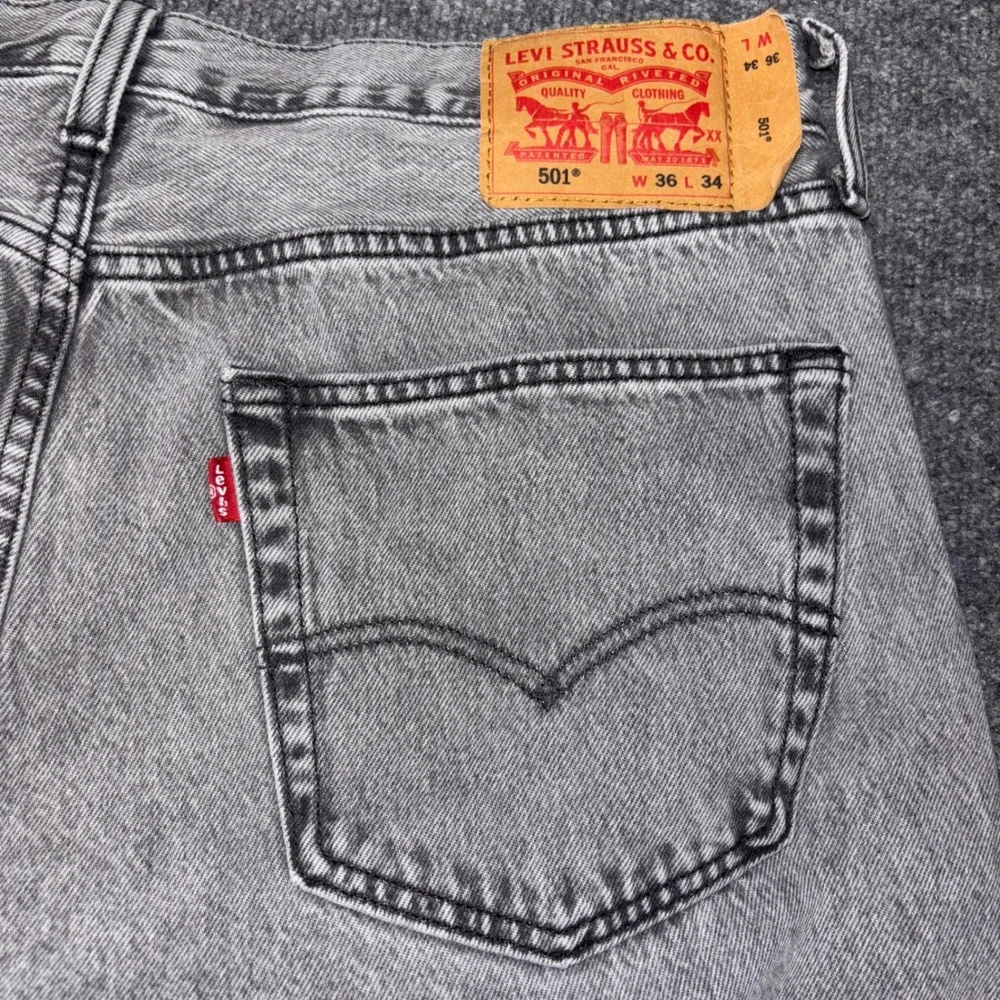 Levis 501 Original Fit Mens 36x34 Gray Acid Wash Straight Leg Button Fly Jeans